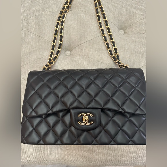 Chanel Flapbag Black Lambskin and Gold Hardware - Picture 9 of 16